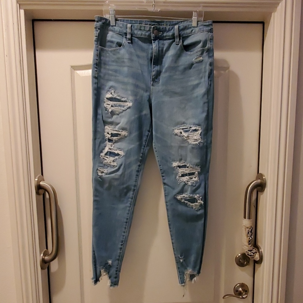 American Eagle 14R SUPER Hi Rise distressed jean